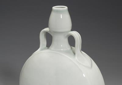 图片[2]-Gourd-shaped flask with belt-shaped handles in sweet-white glaze, Ming dynasty, Yongle reign (1403-1424)-China Archive